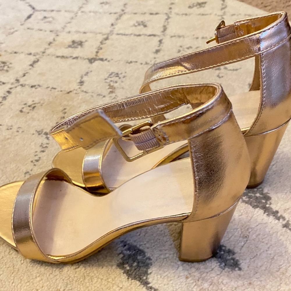 Rose good David’s bridal heels.